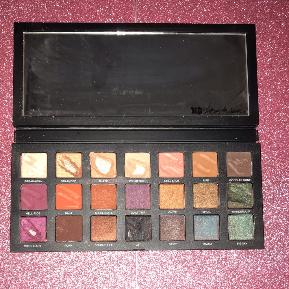 Urban Decay • Born to Run Eyeshadow Palette - Picture 5 of 8